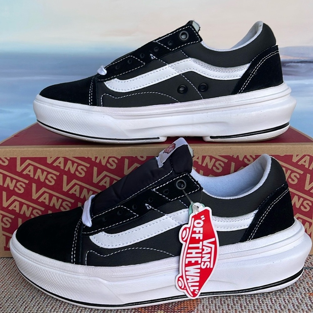 Vans WMNS Oid Skool Over
Black/White
VN0A7Q5EBA2
Sneakers Platforms